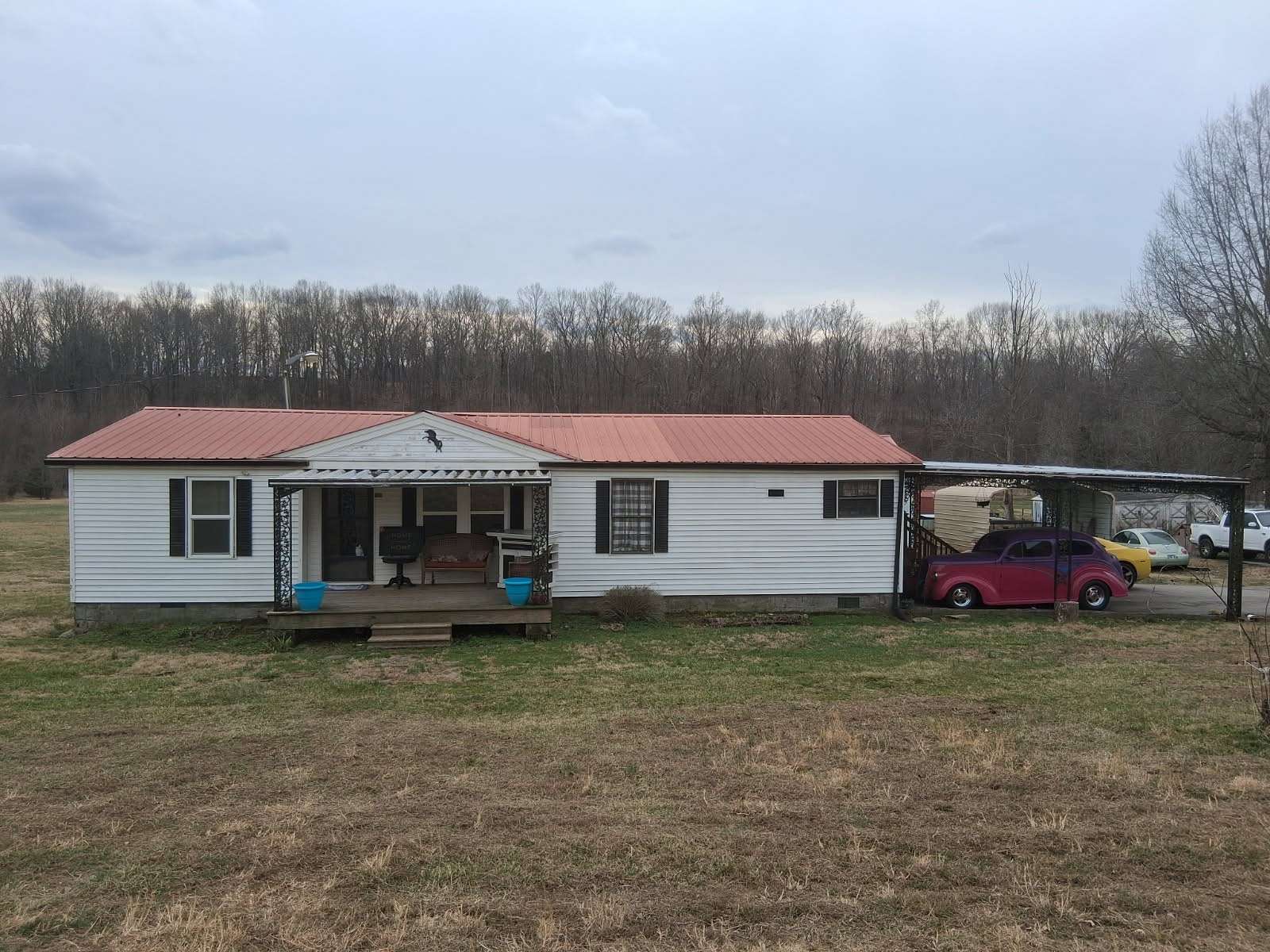 5.1 Acres of Land with Home for Sale in Bethpage, Tennessee
