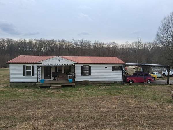 5.1 Acres of Land with Home for Sale in Bethpage, Tennessee