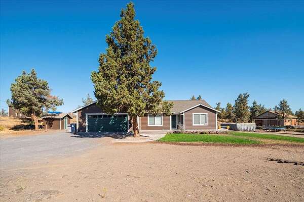 5.1 Acres of Land with Home for Sale in Redmond, Oregon
