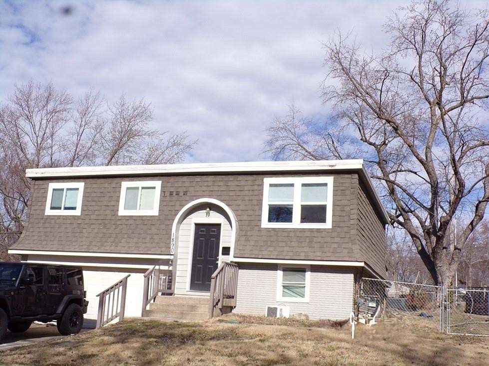 19 Acres of Land with Home for Auction in Independence, Missouri