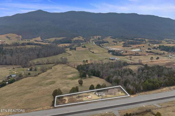 1.5 Acres of Improved Mixed-Use Land for Sale in La Follette, Tennessee