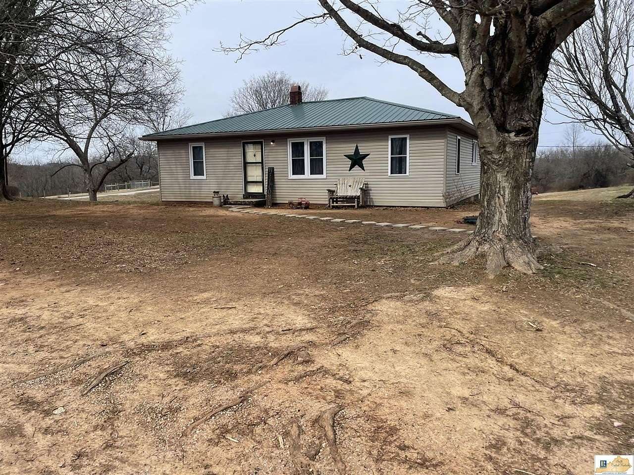 4 Acres of Land with Home for Sale in Munfordville, Kentucky