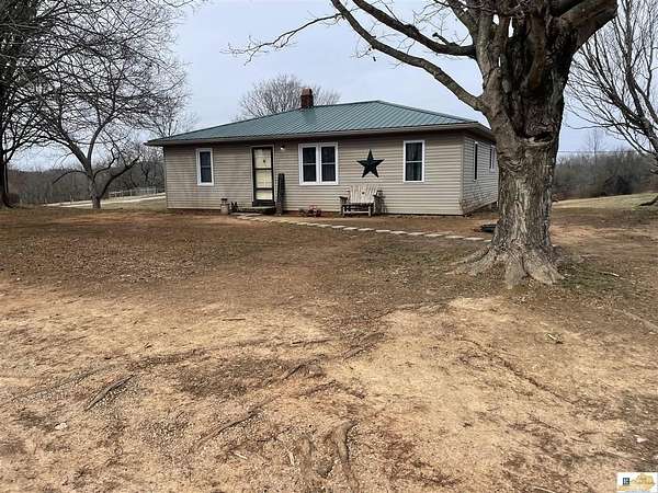 4 Acres of Land with Home for Sale in Munfordville, Kentucky