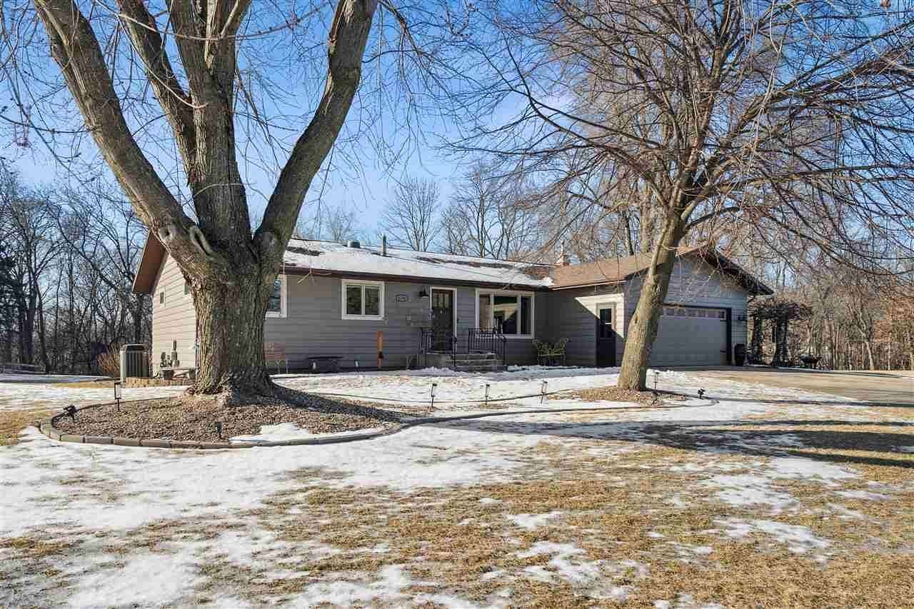 2.52 Acres of Land with Home for Sale in Solon, Iowa