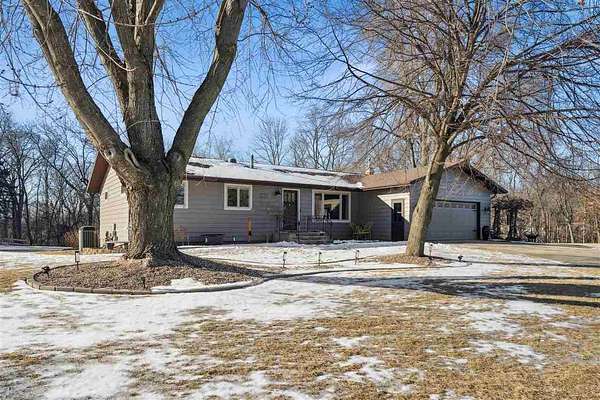 2.52 Acres of Land with Home for Sale in Solon, Iowa