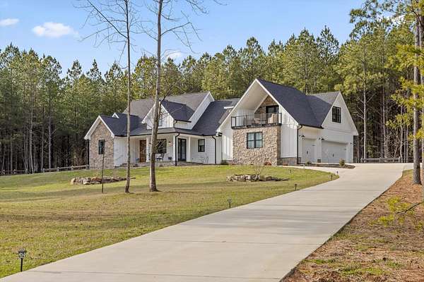 1.83 Acres of Land with Home for Sale in Jasper, Tennessee