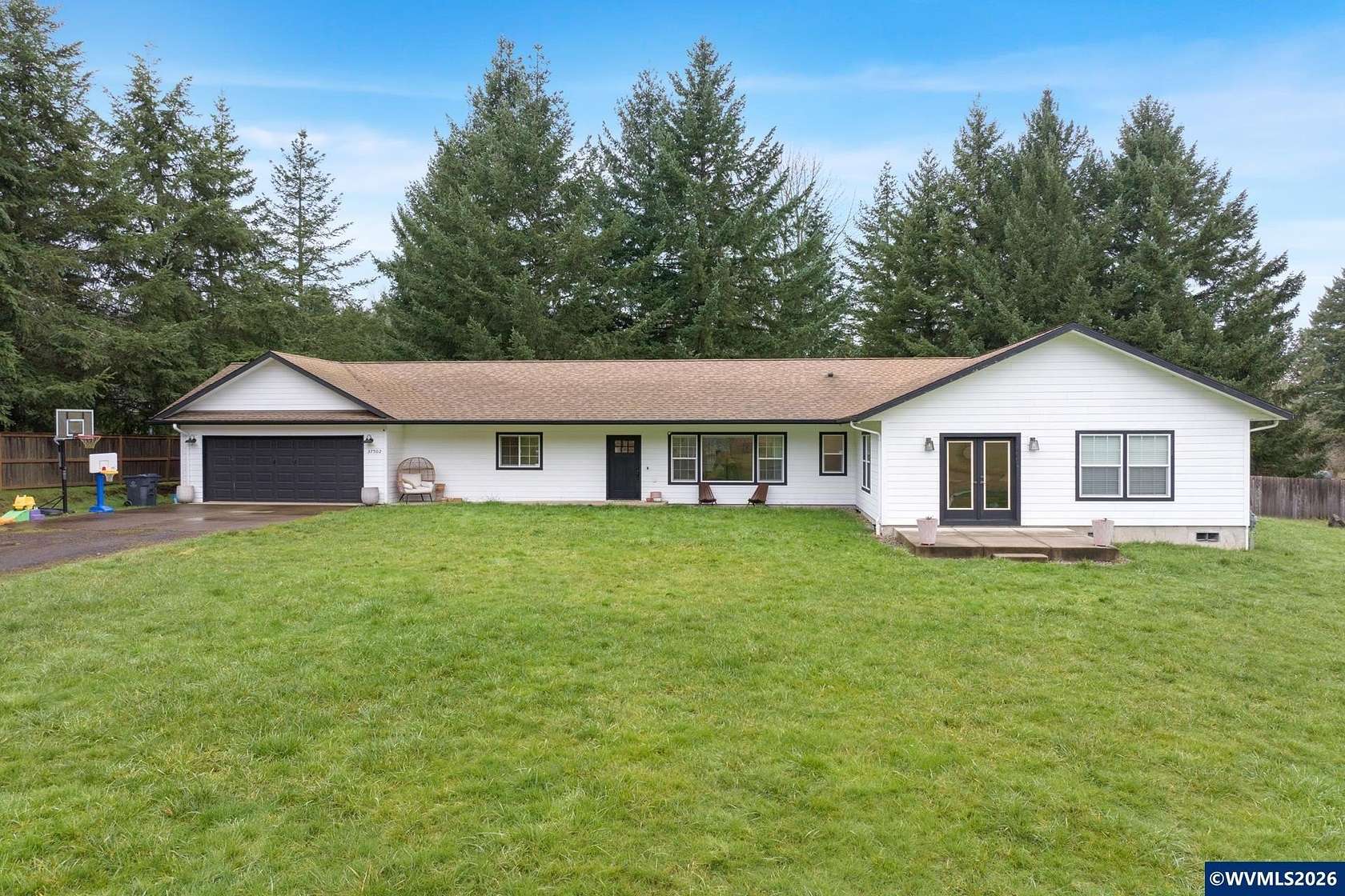 2.5 Acres of Land with Home for Sale in Lebanon, Oregon