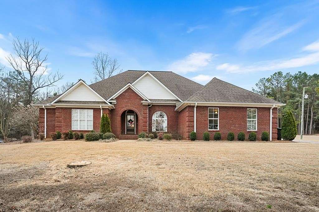 2.7 Acres of Land with Home for Sale in Tupelo, Mississippi