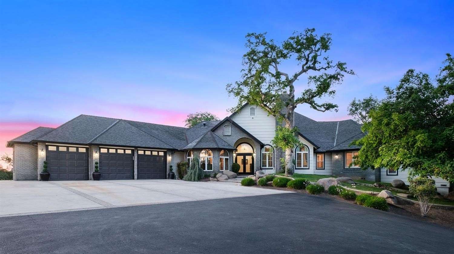 19.3 Acres of Land with Home for Sale in Clovis, California