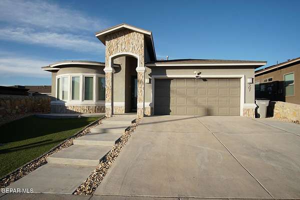 27 Acres of Land with Home for Lease in El Paso, Texas