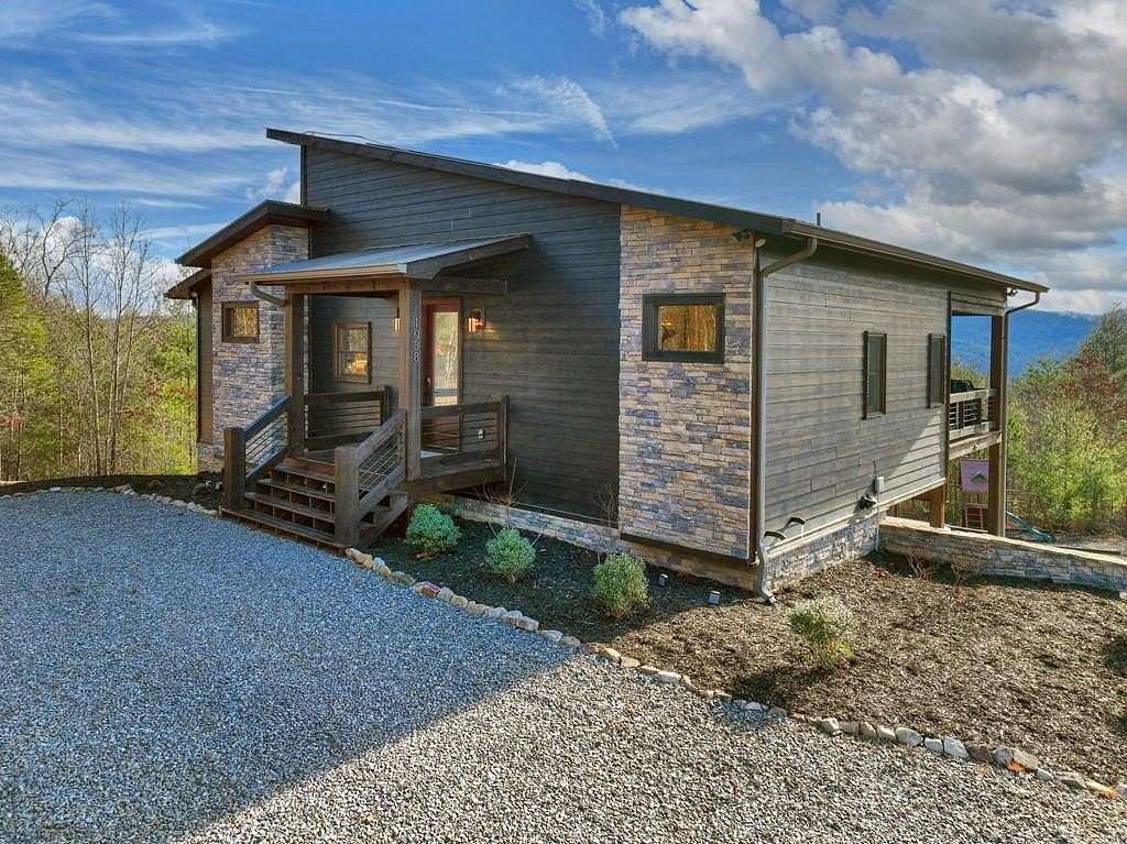 1.5 Acres of Land with Home for Sale in Mineral Bluff, Georgia