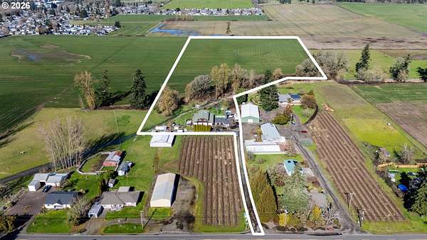 19.7 Acres of Land with Home for Sale in Jefferson, Oregon