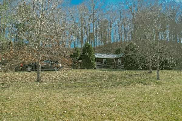 13.1 Acres of Land with Home for Sale in Springfield, Kentucky