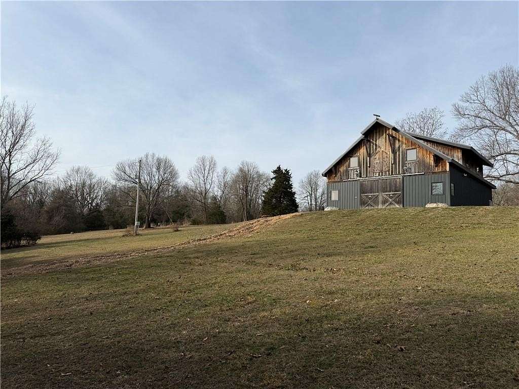 39 Acres of Land with Home for Sale in Huntsville, Arkansas