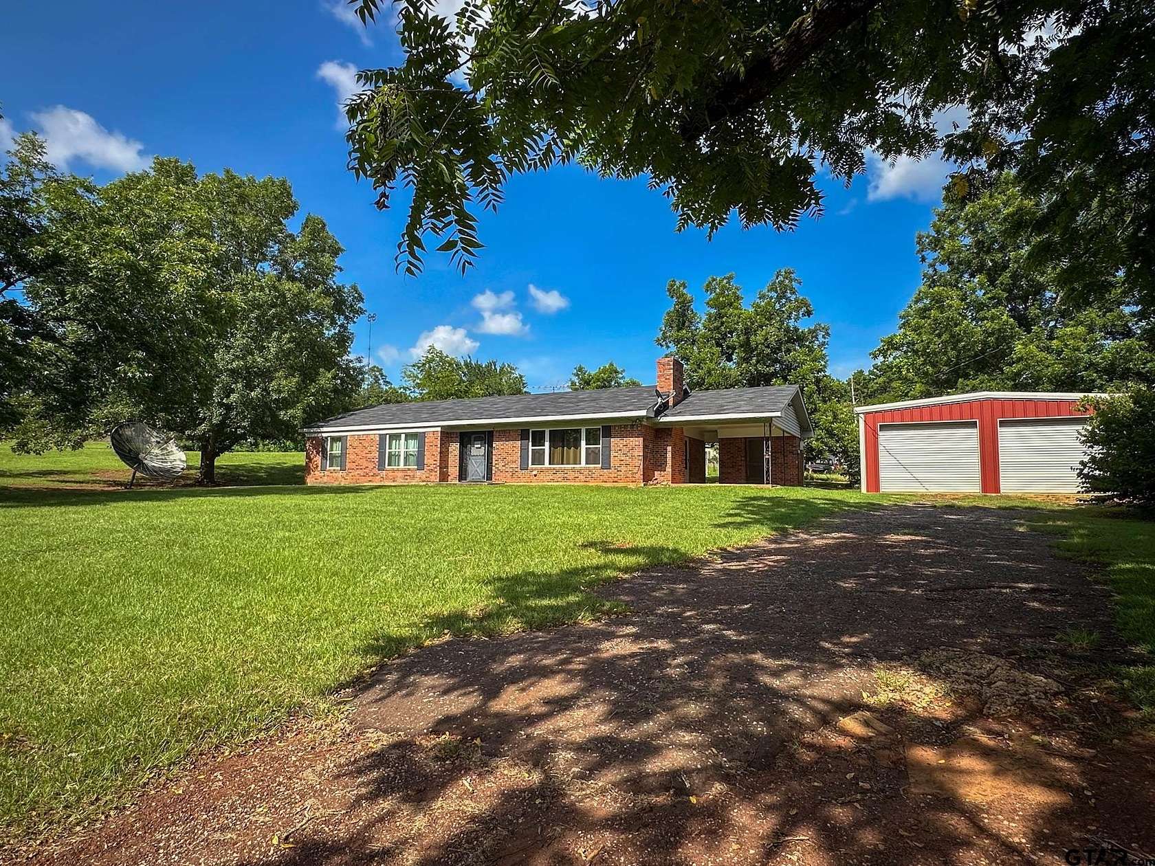 1.54 Acres of Land with Home for Sale in Jacksonville, Texas