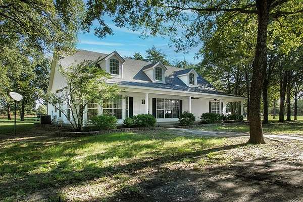 25 Acres of Land with Home for Lease in Poetry, Texas