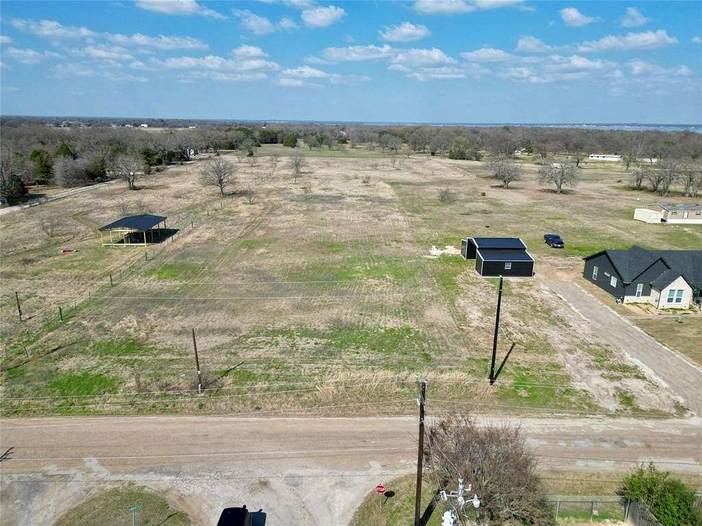 2 Acres of Land for Sale in Kemp, Texas