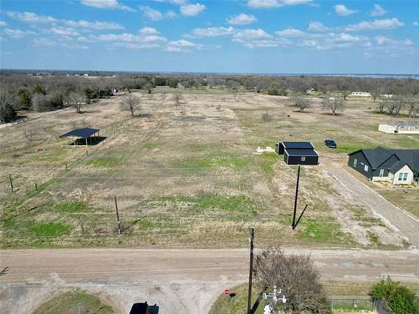 2 Acres of Land for Sale in Kemp, Texas