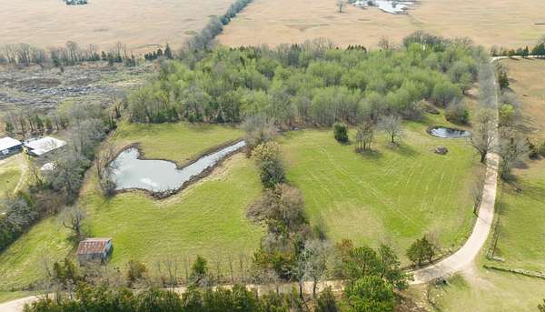10 Acres of Land for Sale in Bogata, Texas