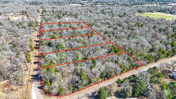 5 Acres of Residential Land for Sale in Fairfield, Texas