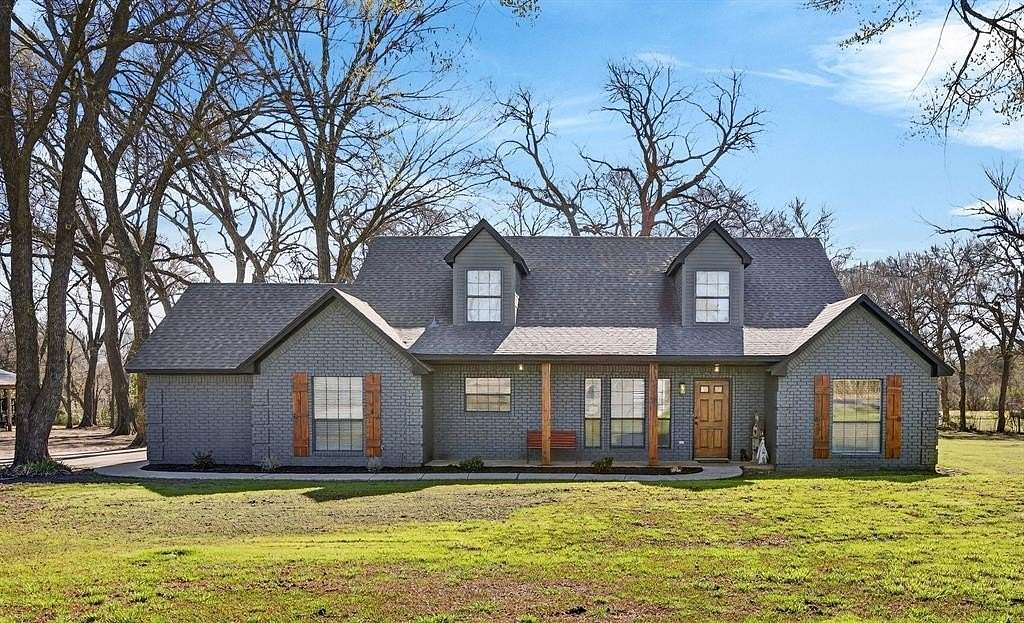 5.45 Acres of Land with Home for Sale in Red Oak, Texas