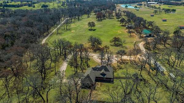 21 Acres of Agricultural Land with Home for Sale in Whitesboro, Texas