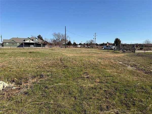 3.45 Acres of Mixed-Use Land for Sale in Whitesboro, Texas