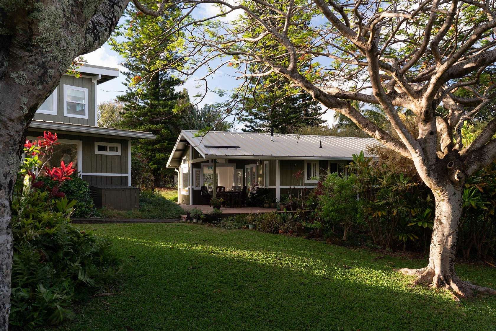 2.1 Acres of Land with Home for Sale in Haʻikū, Hawaii