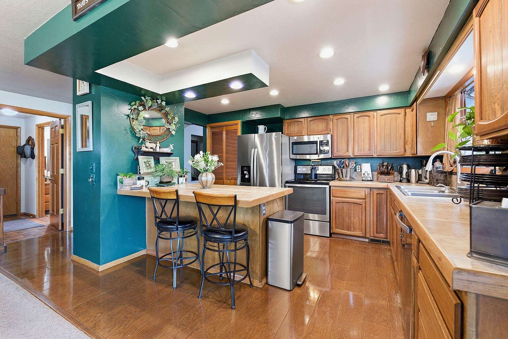 5.5 Acres of Land with Home for Sale in Redmond, Oregon