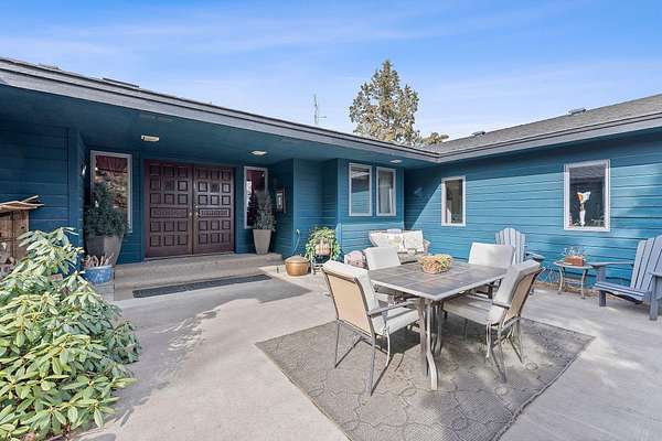 5.5 Acres of Land with Home for Sale in Redmond, Oregon