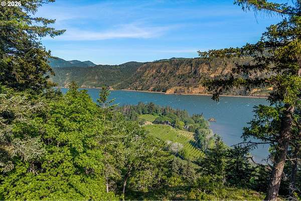 0.94 Acres of Residential Land for Sale in Hood River, Oregon