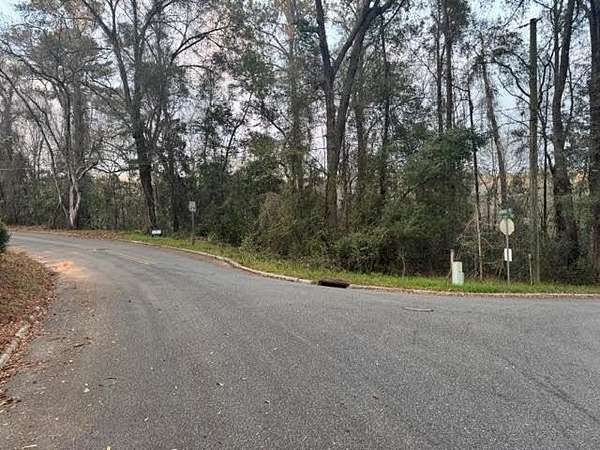 2.7 Acres of Land for Sale in Quincy, Florida