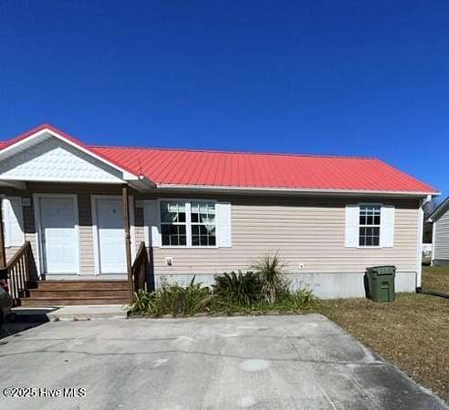 2 Acres of Land with Home for Lease in Sneads Ferry, North Carolina