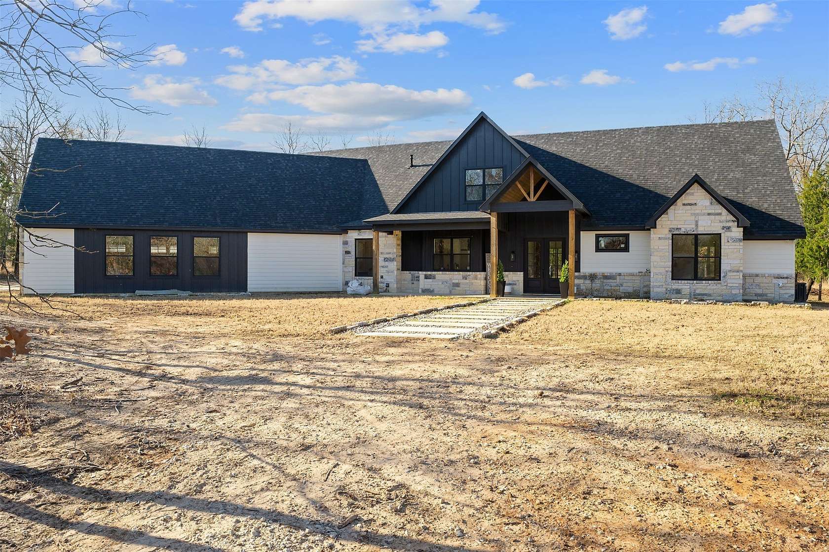 5.53 Acres of Land with Home for Sale in Malakoff, Texas