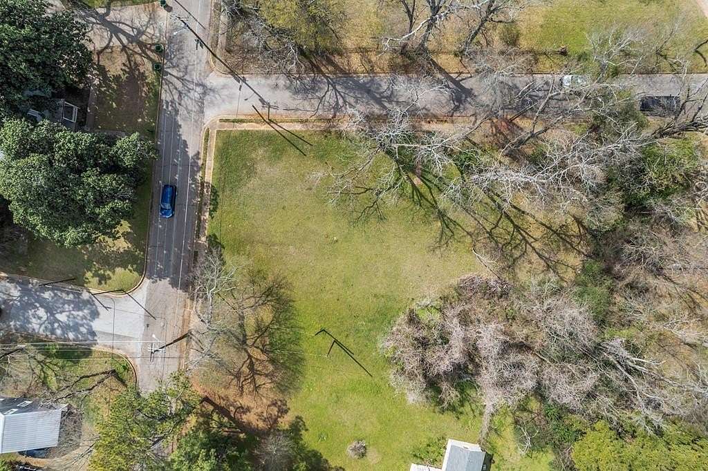 0.5 Acres of Land for Sale in Palestine, Texas