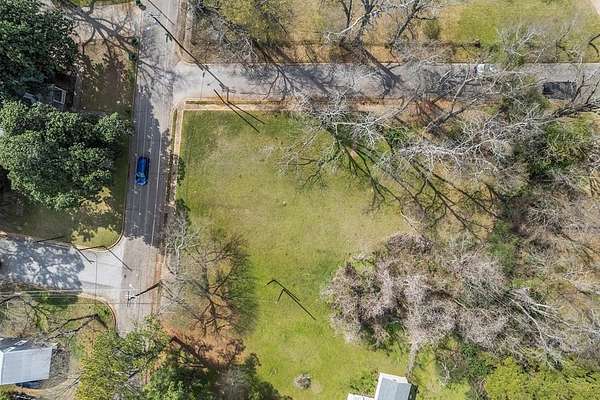 0.5 Acres of Land for Sale in Palestine, Texas