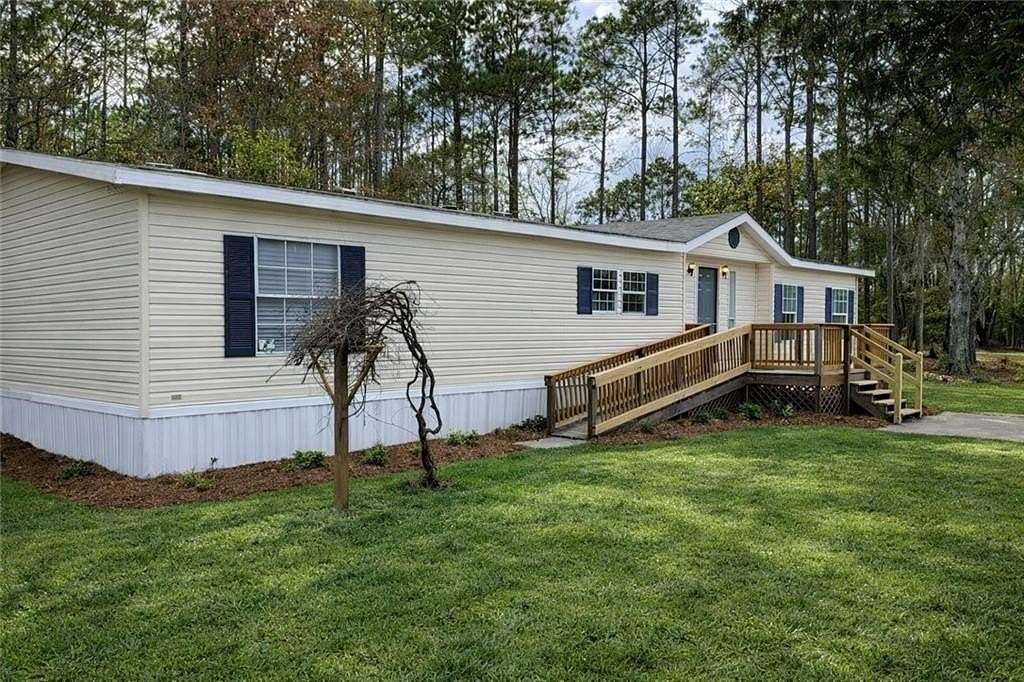 18.3 Acres of Land with Home for Sale in Waycross, Georgia