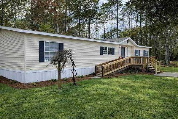 18.3 Acres of Land with Home for Sale in Waycross, Georgia