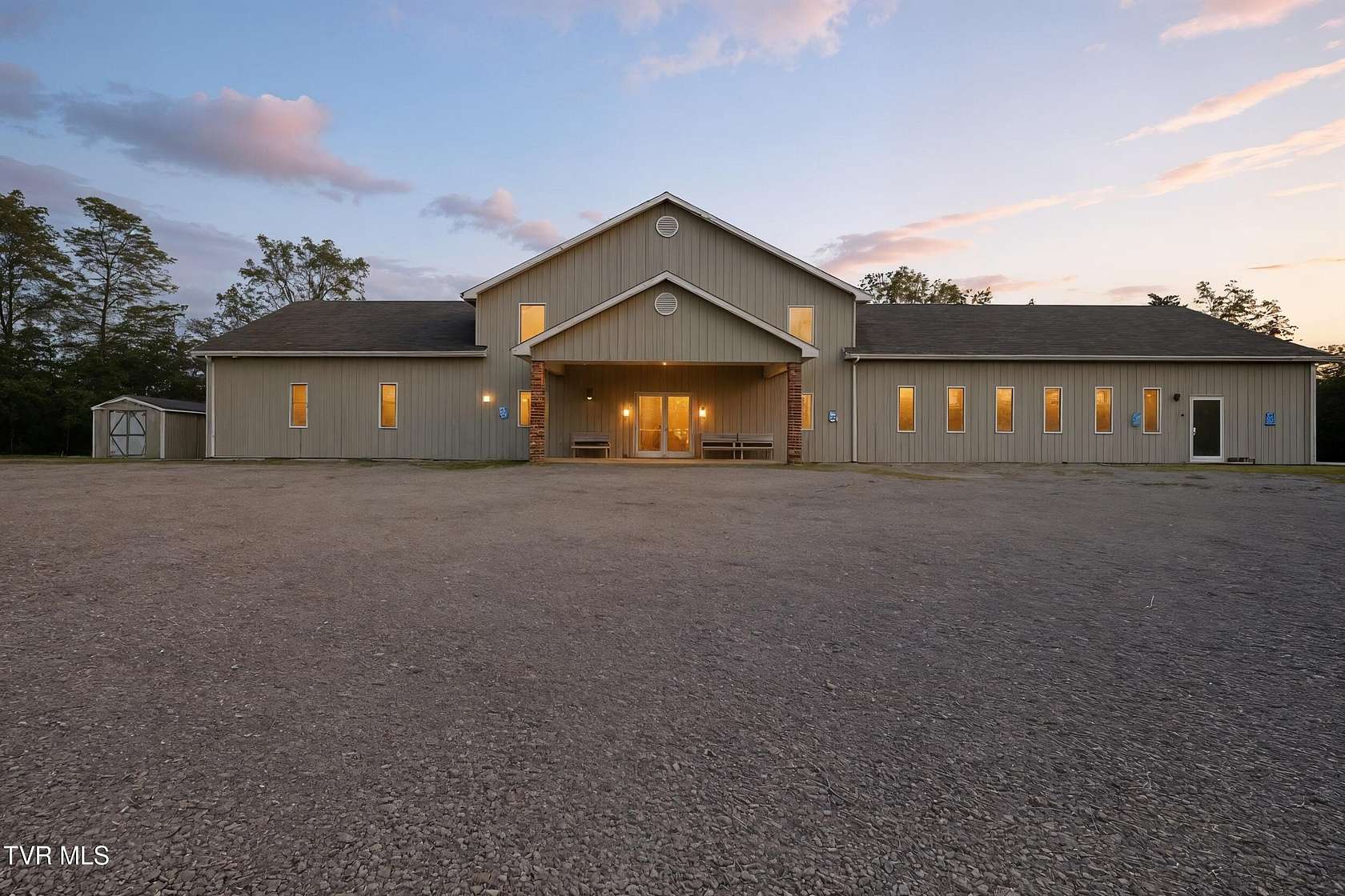 3 Acres of Improved Commercial Land for Sale in Castlewood, Virginia