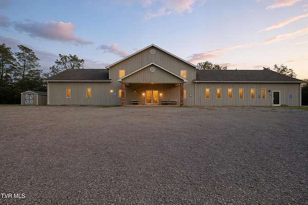 3 Acres of Improved Commercial Land for Sale in Castlewood, Virginia