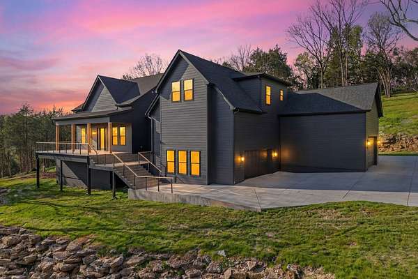 6.86 Acres of Land with Home for Sale in Columbia, Tennessee