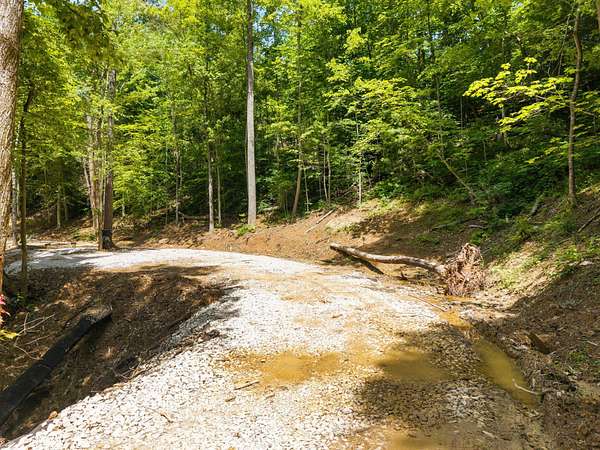 0.5 Acres of Land for Sale in Campton, Kentucky