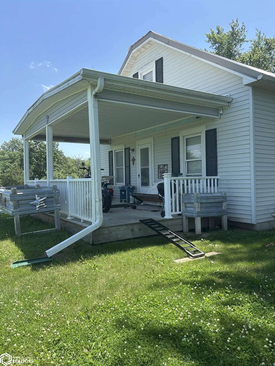 2.19 Acres of Land with Home for Sale in Keokuk, Iowa