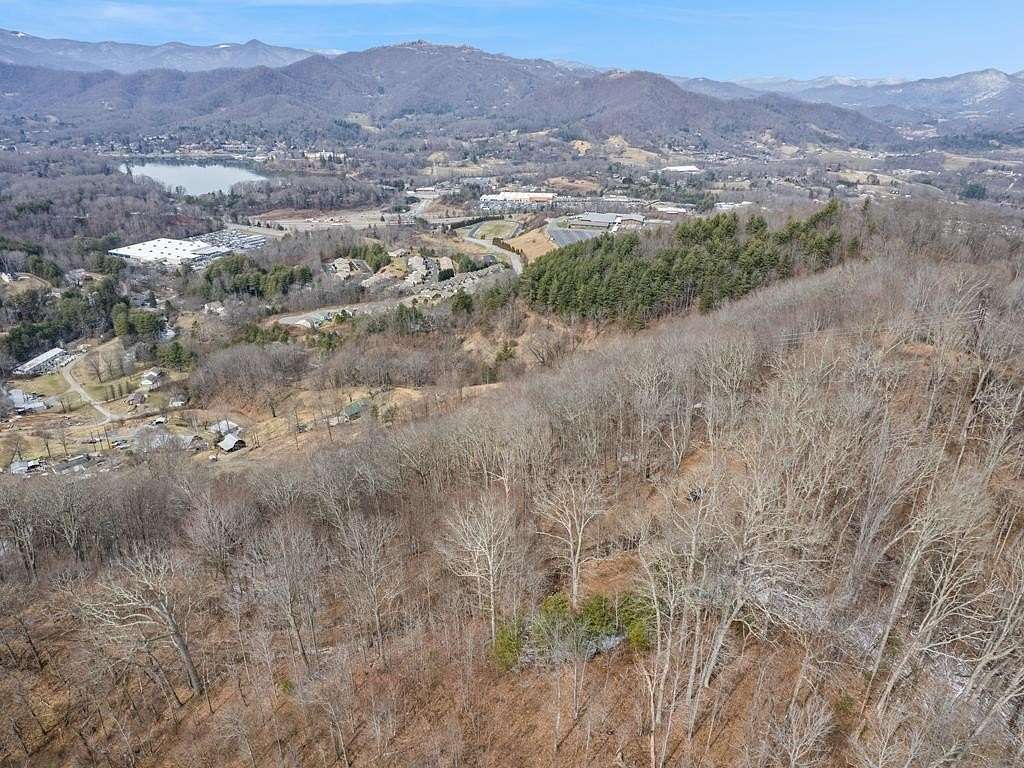 7 Acres of Residential Land for Sale in Waynesville, North Carolina