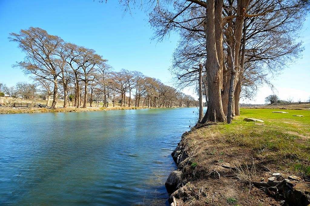 2.87 Acres of Improved Mixed-Use Land for Sale in Kerrville, Texas