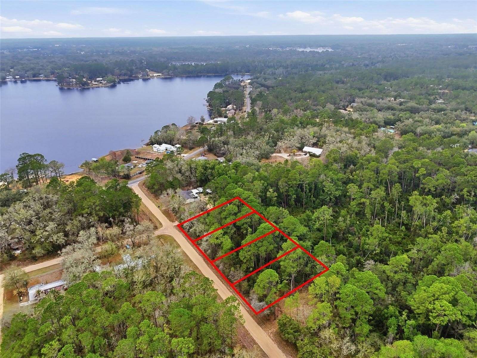 0.92 Acres of Residential Land for Sale in Interlachen, Florida