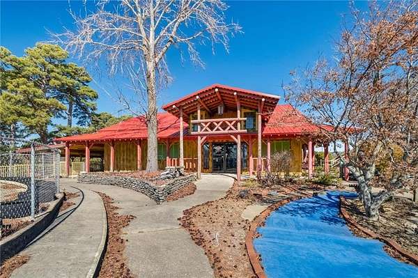 8.68 Acres of Improved Commercial Land for Sale in Eureka Springs, Arkansas