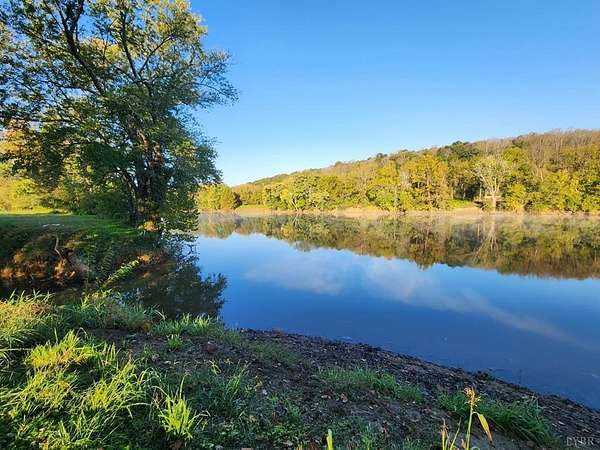15 Acres of Recreational Land with Home for Sale in Concord, Virginia
