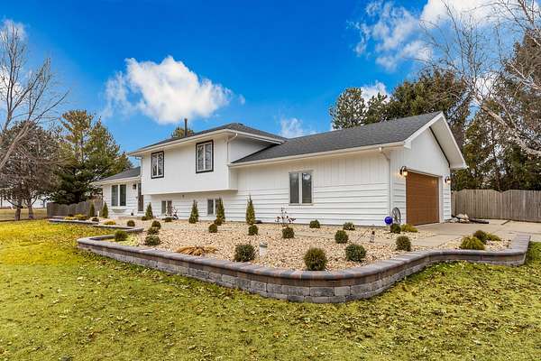 1.5 Acres of Land with Home for Sale in Plainfield, Illinois