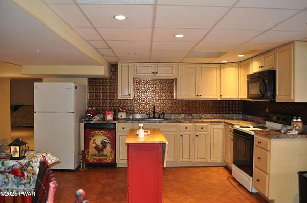 30 Acres of Land with Home for Lease in Newfoundland, Pennsylvania